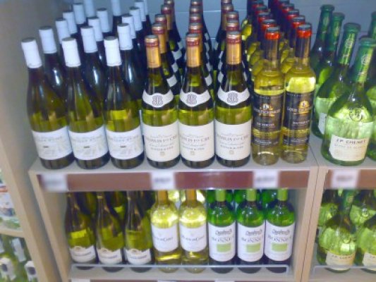 A furat băuturi alcoolice dintr-un magazin din Constanţa